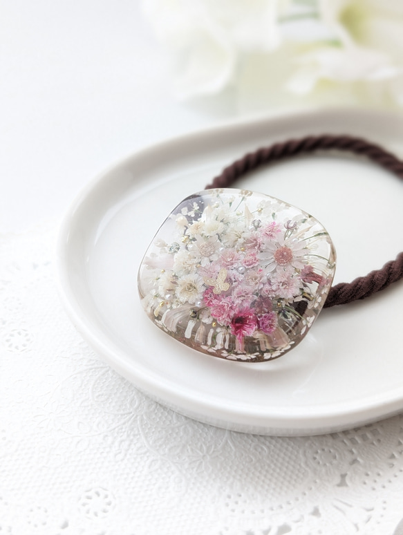 お花のレジンヘアゴム ブーケ風 ブラウン レジンヘアゴム ヘアゴム