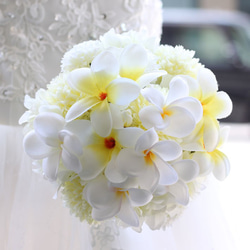 特注24-26cm ブーケ 造花 プルメリア ロア ホワイト ラウンドブーケ リゾートウェディング 結婚式 海外挙式 1枚目の画像