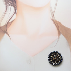 【限定1点】チェコガラスボタンのブローチ（チェコガラスボタン/ブローチ/ビーズ刺繍） 3枚目の画像