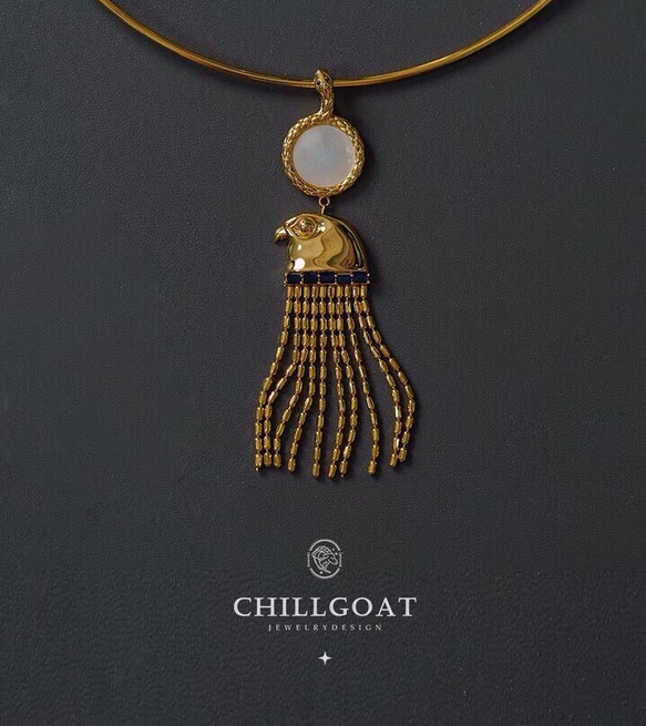 《イーグルヘッドスネーク》オリジナルデザイン 古代エジプト ハイセンス タッセルネックレス ゴールド キラキラ シェル 1枚目の画像