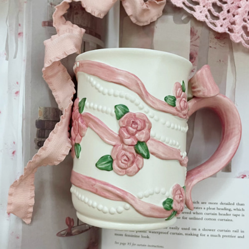 セラミックピンクのローズリボンマットギフトですマグカップ