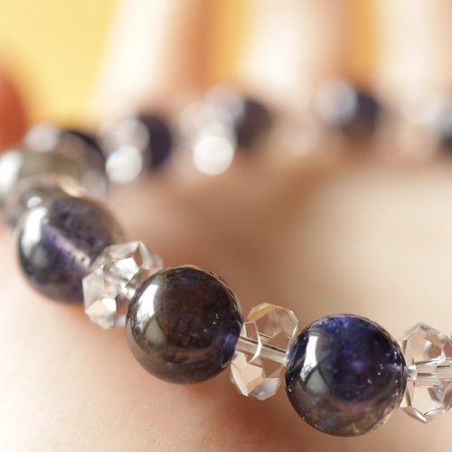 ☆プレミアムブレス☆宝石質：アイオライト：10ミリ＆水晶☆天然石