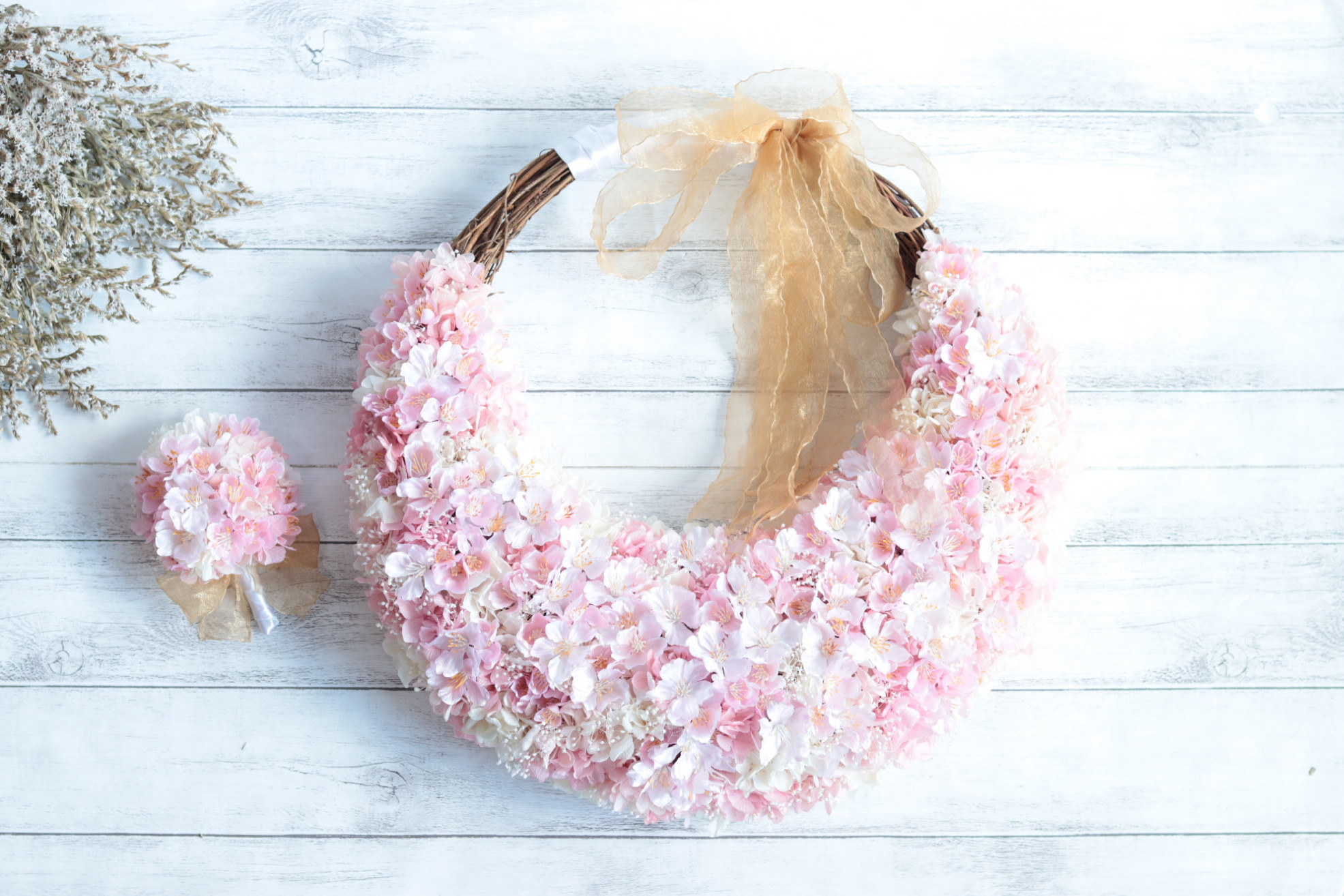 桜のリースブーケ(ゴールドペダルオーガンジーリボン)＊お揃いブートニア＊プリザーブド&アーティフィシャルフラワー