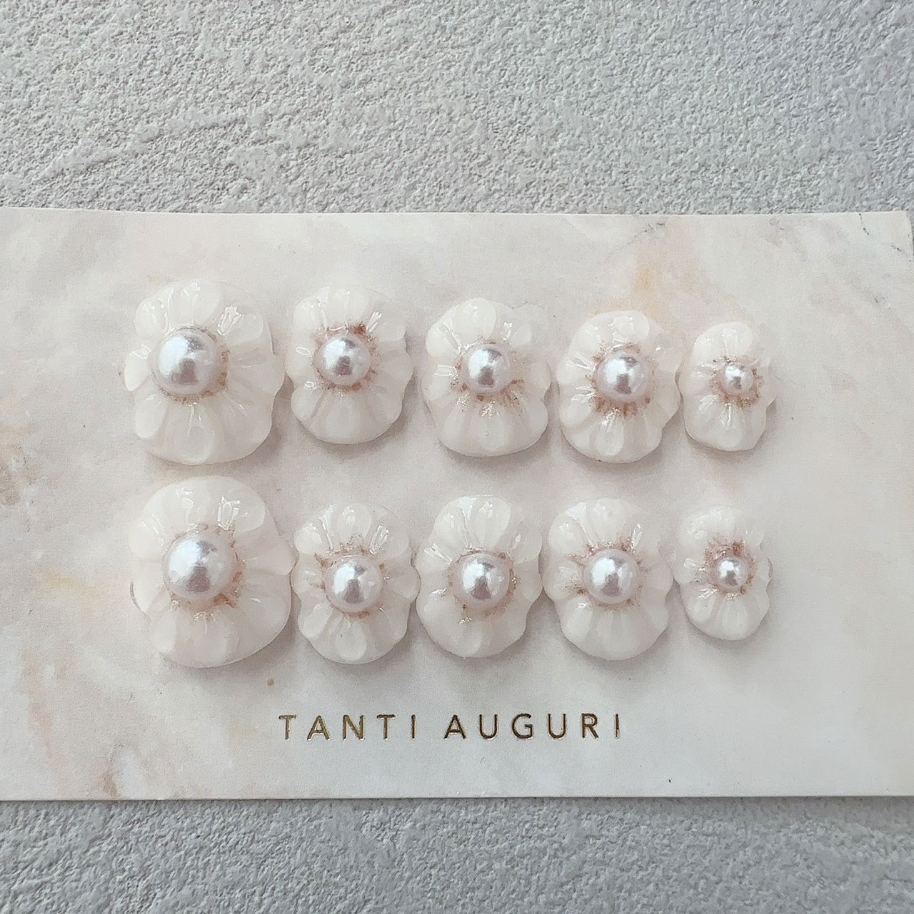 10本全て ぷっくりフラワー ネイルチップ 3D 花 ベリーショート 立体的 白色 ホワイト 付け爪 白無垢 結婚式