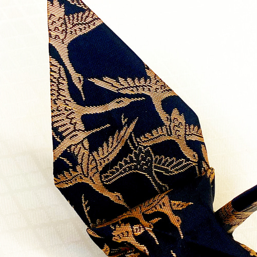 折り鶴○鶴柄○黒色○金襴折鶴-55 （送料無料・追跡番号付き） その他