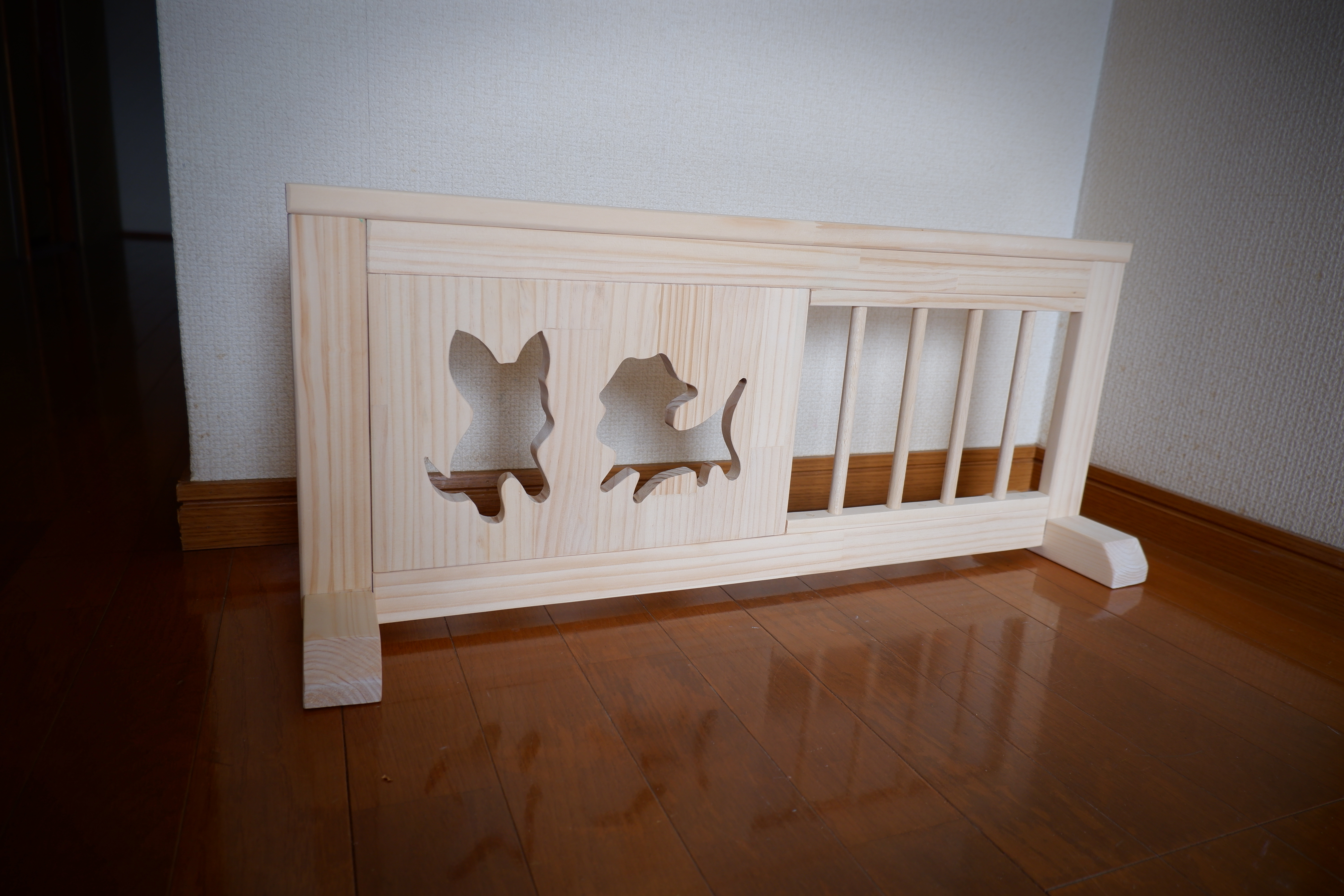 わんちゃんゲート　パイン材　わんちゃんくりぬき　2個　横幅　7１㎝　無塗装　⑦