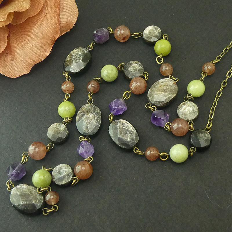 天然石ネックレス「黒に映える黒と果実」　秋色　天然石　光る石　黒　ロングネックレス　秋　一点もの