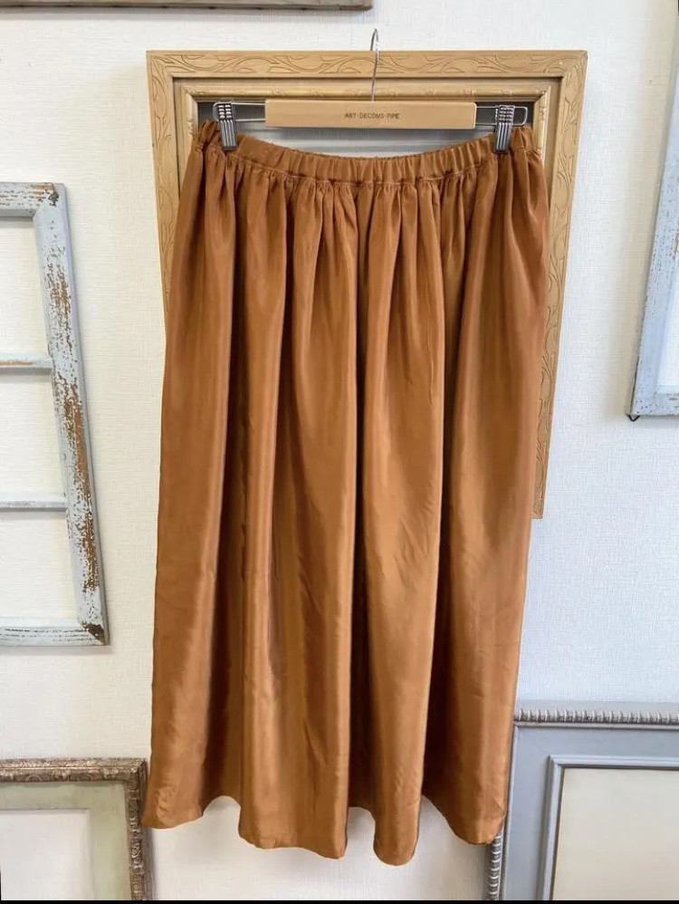 セール価格★大人可愛い❤️サテン素材のギャザーロングスカート テラコッタオレンジ（サイズフリー L〜L L）