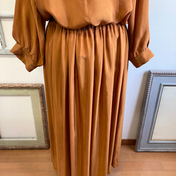 大人可愛い❤️サテン素材のギャザーロングスカート テラコッタオレンジ（サイズフリー L〜L L） 1枚目の画像