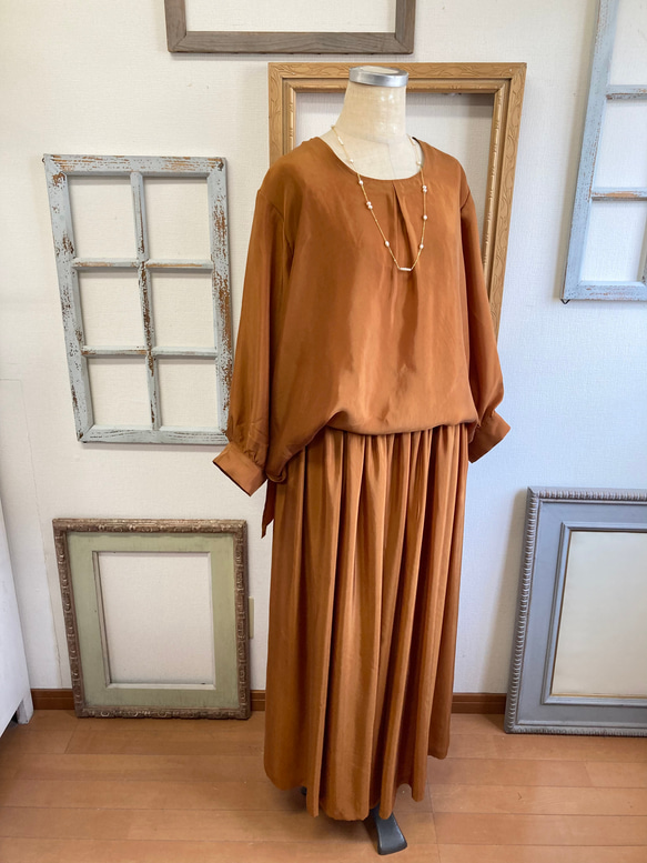 可愛又成熟❤️緞面材質的褶皺長裙赤土橙（尺寸不限L-LL） 第8張的照片