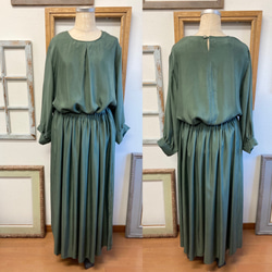 可愛又成熟❤️緞面材質的褶皺長裙，苔綠色（尺寸不限L-LL） 第7張的照片