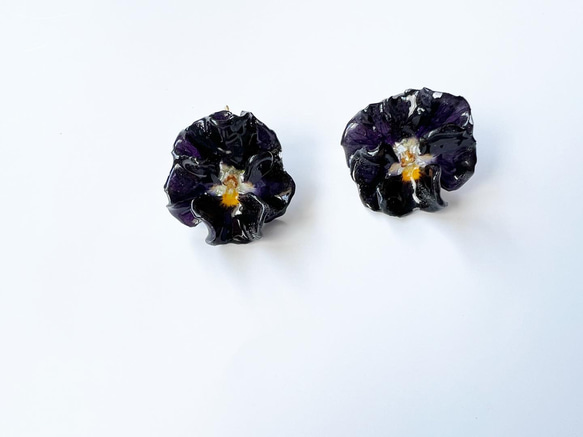 フリルビオラ フックピアス 〈black〉 ピアス（フック・チェーン