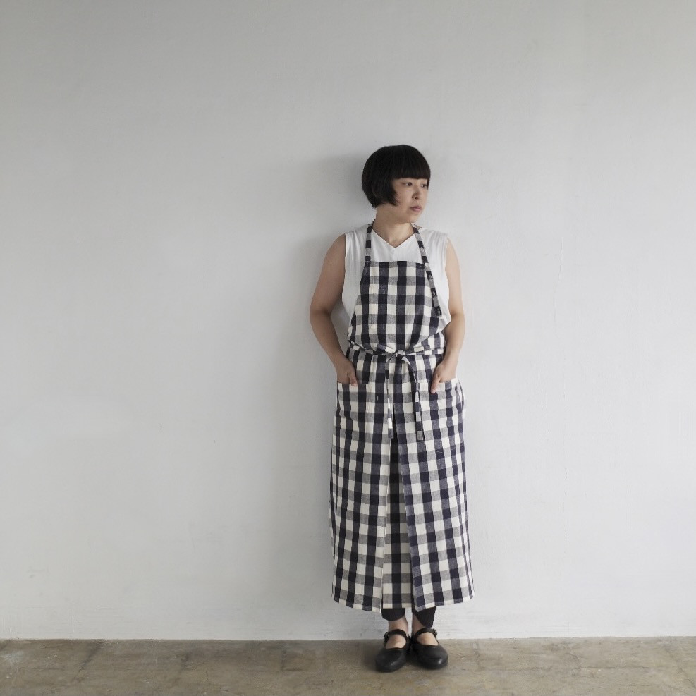 ロングボトルエプロン　綿麻　ネイビーギンガムチェック