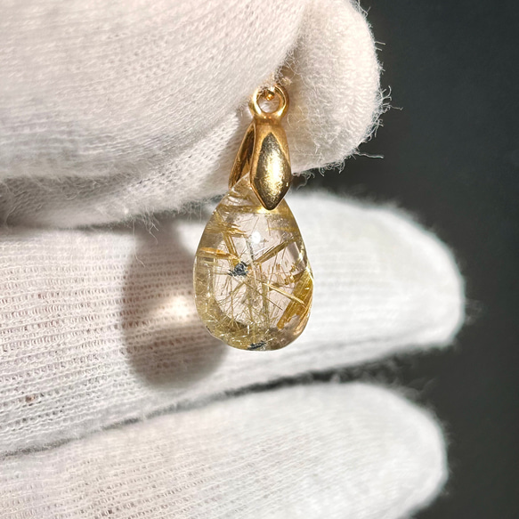 ルチルクォーツしずく型ペンダントトップ