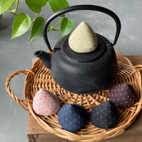 渋くて可愛い【鉄瓶の三角蓋つかみ】黄緑 その他キッチン小物 青樹