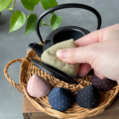 渋くて可愛い【鉄瓶の三角蓋つかみ】黄緑 その他キッチン小物 青樹