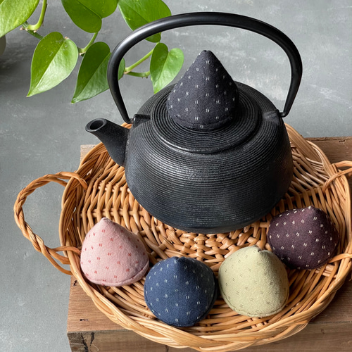 渋くて可愛い【鉄瓶の三角蓋つかみ】黒色 その他キッチン小物 青樹