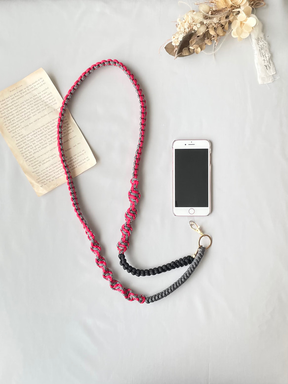 パラコードで作るスマホショルダーストラップ(モノトーン×レッド  
