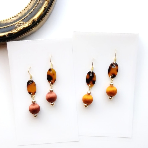 8月24日〜26日限定】絹糸巻玉ピアスべっ甲風 ピアス（フック・チェーン