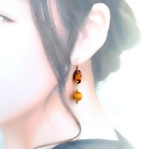 8月24日〜26日限定】絹糸巻玉ピアスべっ甲風 ピアス（フック・チェーン