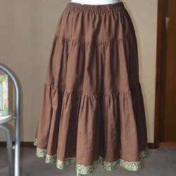裾にリバティのアクセント　コットンローンのロングティアードスカート 4枚目の画像