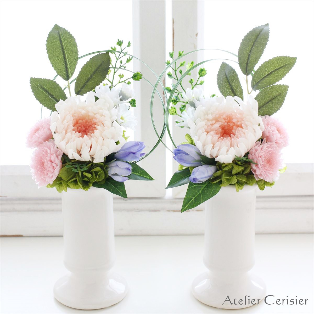 【特割】☆大輪菊と小菊のお供え花 一対（2個1セット）（白桃菊 リンドウ）仏花 ホワイト ピンク プリザーブドフラワー 8,165円