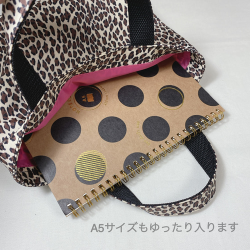 ♡新品タグ付き♡ブレードチュールバッグ♡ 雨の日もOK！ 黒ダルメシアン柄ラミネートミニトートバッグ