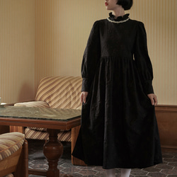 黑色 木耳花邊領復古洋裝 精緻浮雕面料 法式宮廷風連身裙 第13張的照片
