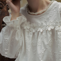 白色 含項鏈 立體花花法式少女洋裝 含腰帶 木耳花邊寬鬆連衣裙 秋裝裙子 第1張的照片