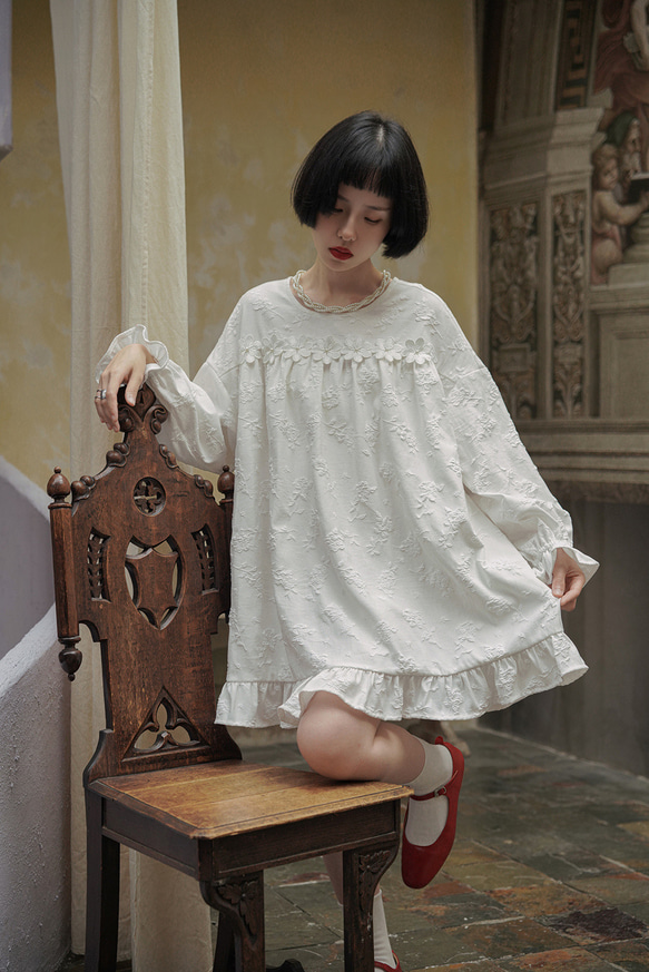 白色 含項鏈 立體花花法式少女洋裝 含腰帶 木耳花邊寬鬆連衣裙 秋裝裙子 第14張的照片