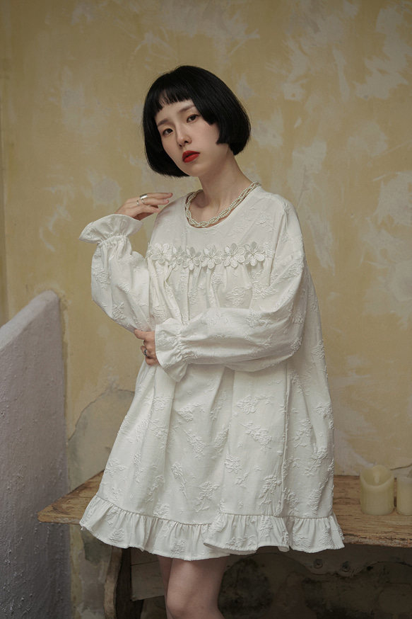 白色 含項鏈 立體花花法式少女洋裝 含腰帶 木耳花邊寬鬆連衣裙 秋裝裙子 第10張的照片
