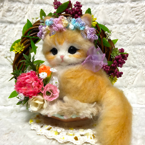 羊毛フェルト。猫。リース台座付き。 羊毛フェルト キサラキララ 通販