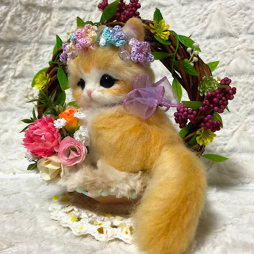羊毛フェルト。猫。クリスマス。リース付き 羊毛フェルトの猫リース - chikafelt | minne 国内最大級の