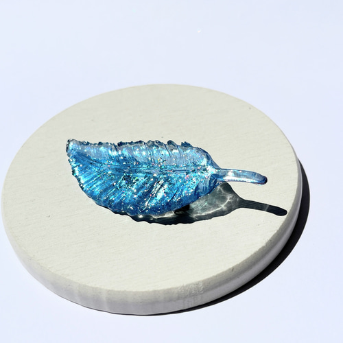 伝説の霊鳥鸞໒꒱ブローチ / レジン / 羽根 / ファンタジー