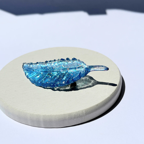 伝説の霊鳥鸞໒꒱ブローチ / レジン / 羽根 / ファンタジー ブローチ