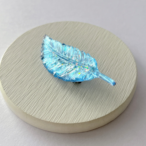 伝説の霊鳥鸞໒꒱ブローチ / レジン / 羽根 / ファンタジー ブローチ