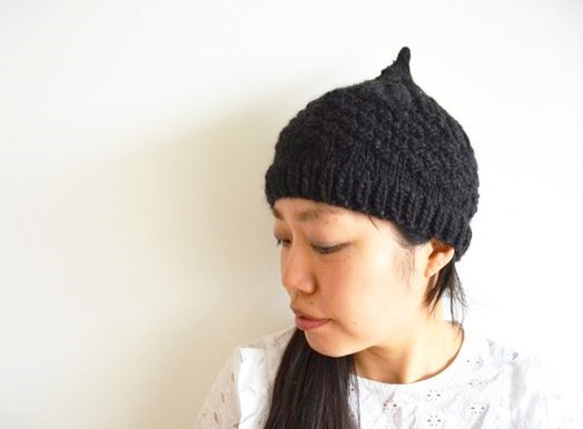 １点限定！　新作！野呂英作毛糸使用どんぐりニット帽子　手編み　パープルブルーグラデーション　フリーサイズ・プチギフト 4枚目の画像