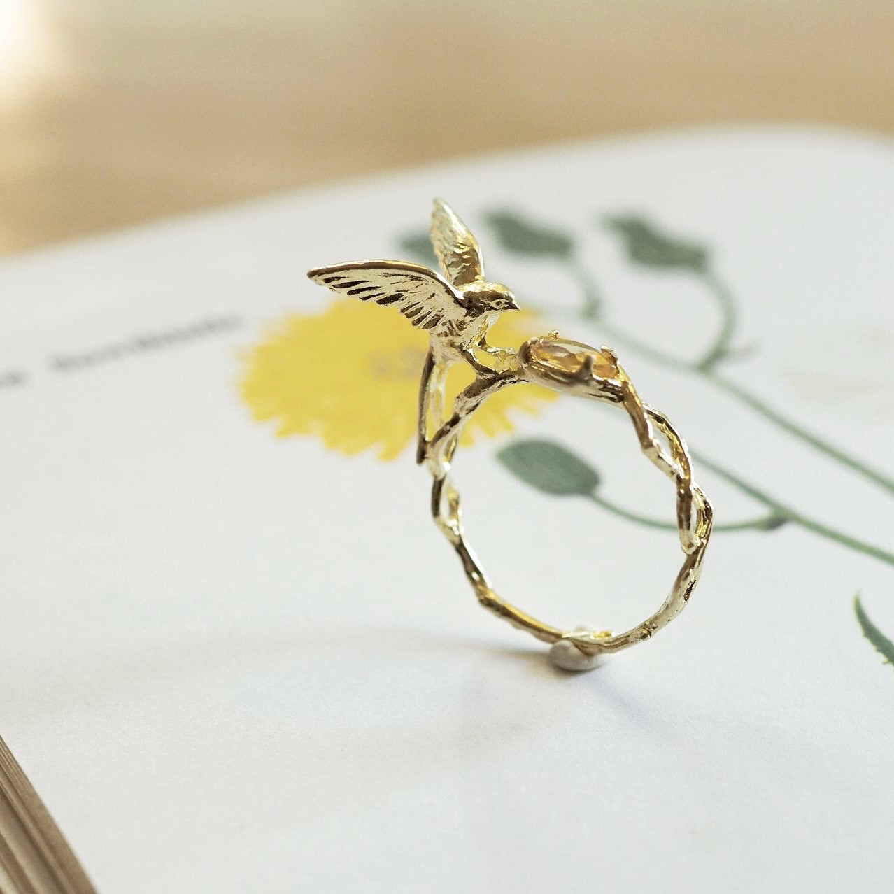 【冬のプレゼント企画開催中】ツバメと小枝のリング(真鍮)（受注制作）