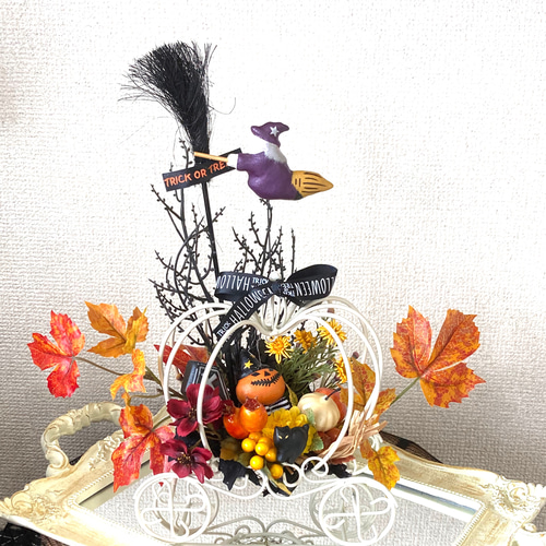 ワイヤーカボチャの馬車に乗ったお茶目なジャック＂大人可愛い