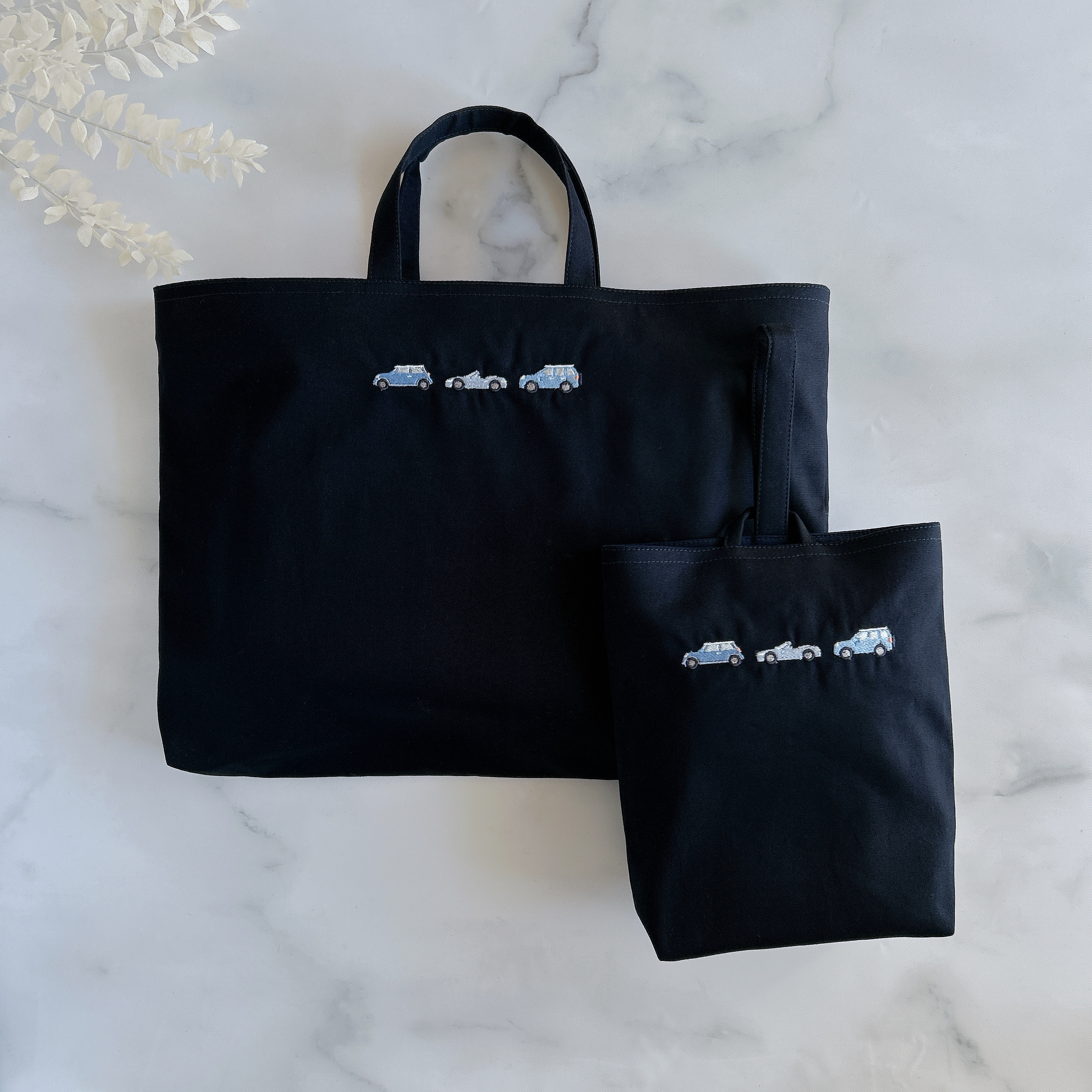 【ネイビー・2点セット】サイズ選択可・車の刺繍・レッスンバッグ・上履き袋・男の子・入園入学・紺色・お受験・私立小