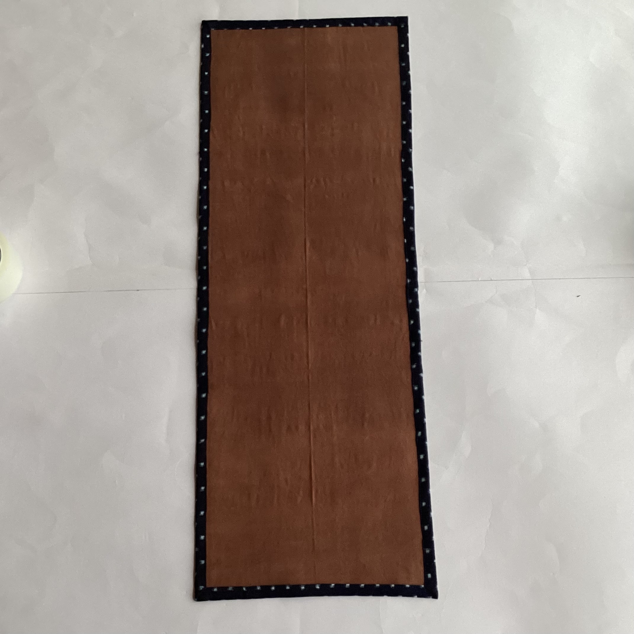 かすりと柿渋染めの両面づかいテーブルセンター　(1)