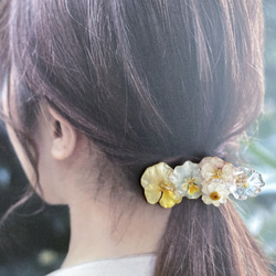 フリルビオラと花かんざしのバレッタ／ヘアクリップ 14枚目の画像