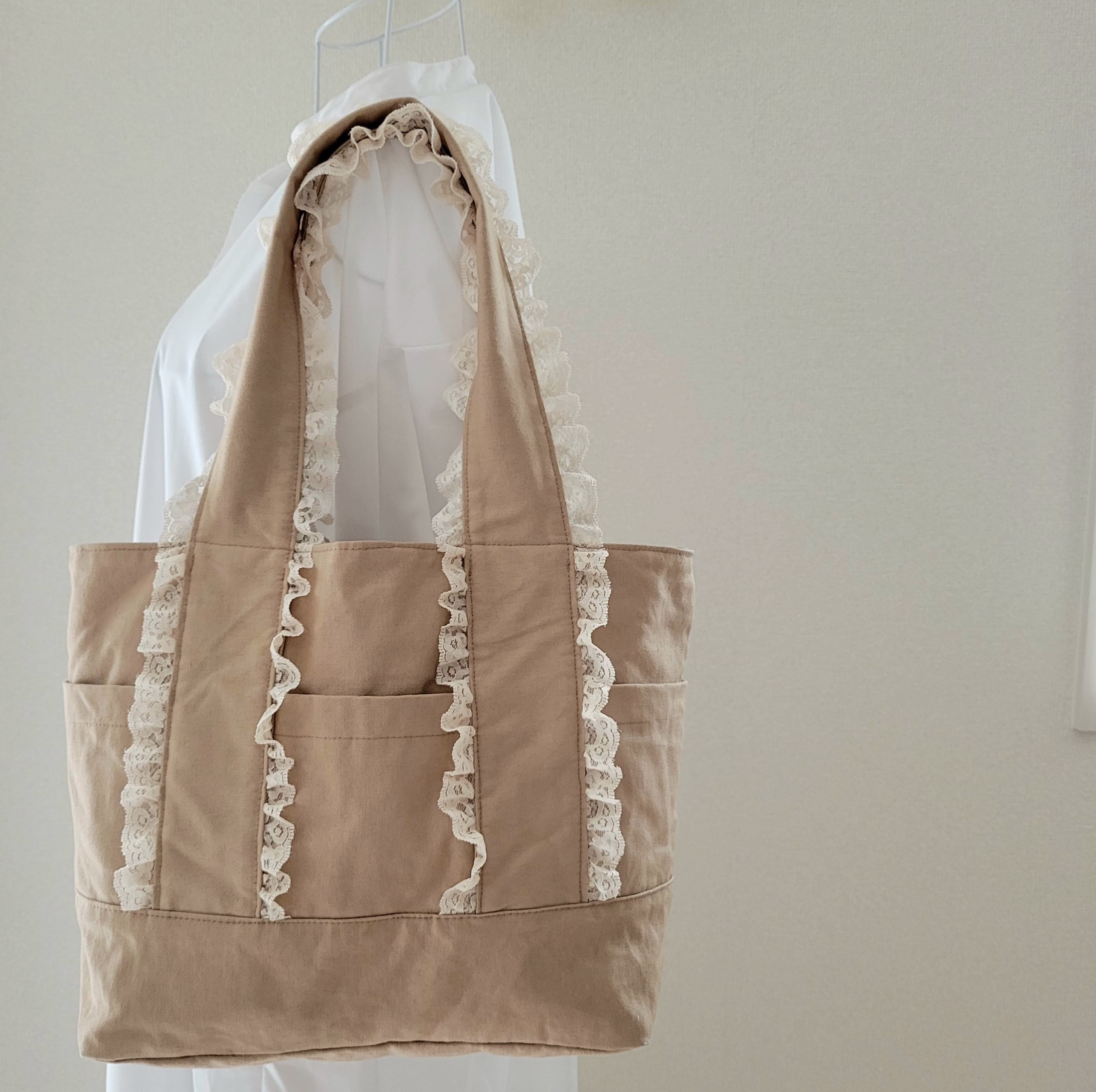 レースのトートバッグ　ベージュ