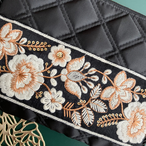 リクエスト＊ロラライハリス♡一面シルバーライン刺繍サコッシュ♡スマホポーチ♡ リクエスト＊ロラライハリス♡一面シルバーライン刺繍サコッシュ