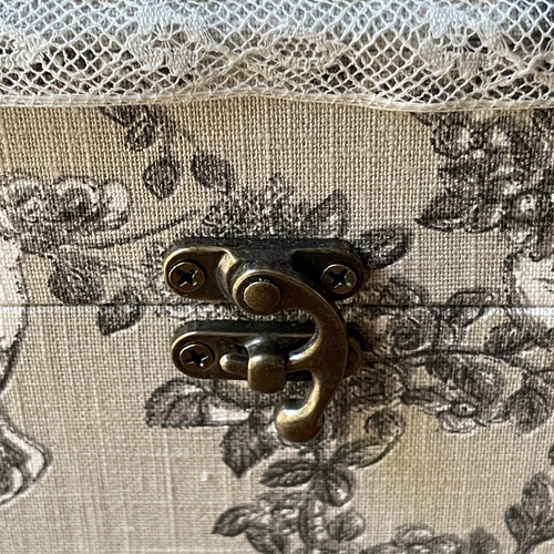 カルトナージュミニ裁縫箱 ベージュ系の可愛らしい天使柄です カルトナージュミニ裁縫箱 ベージュ系の可愛らしい天使柄です