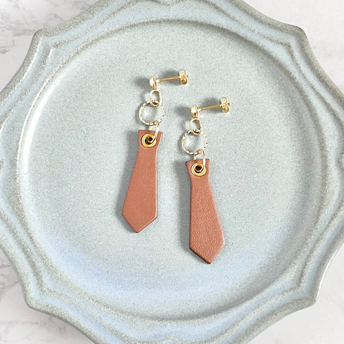 ネクタイのピアス/イヤリング ベージュ スパークル ｜ 本革 金属