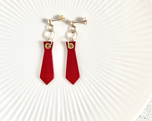 ネクタイのピアス/イヤリング レッド スパークル ｜ 本革 金属