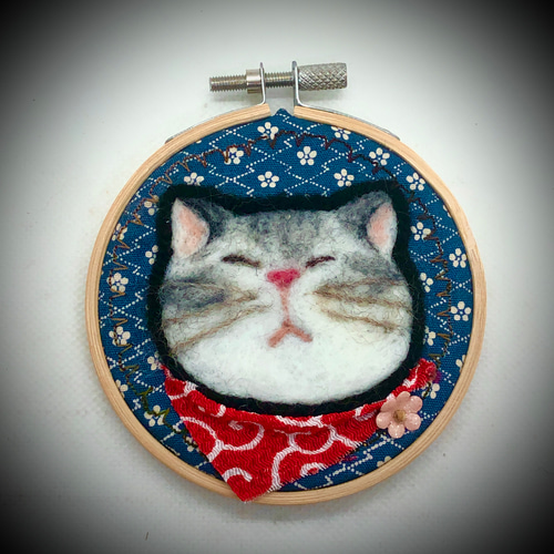やんちゃねこの刺繍枠キーホルダー 羊毛フェルト 羊毛刺繍 羊毛
