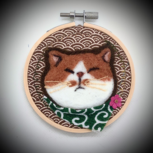 やんちゃねこの刺繍枠キーホルダー 羊毛フェルト 羊毛刺繍 羊毛