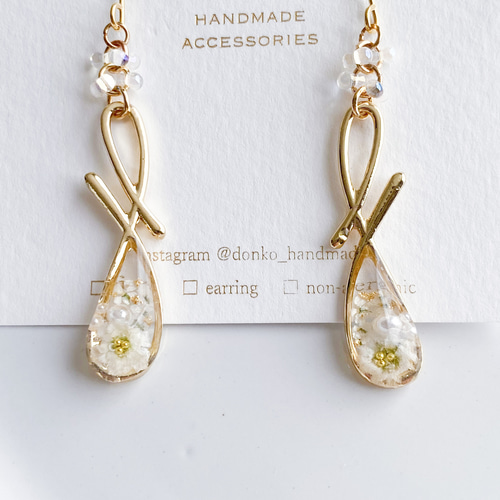 フラワードロップピアス／イヤリング（ホワイト） ピアス（フック
